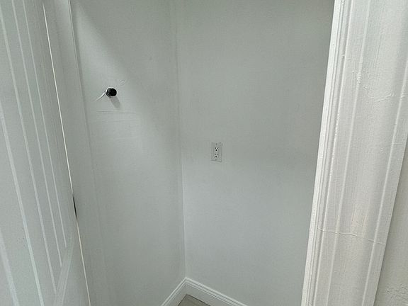 3rd image of 118 Arlington Ave #1R