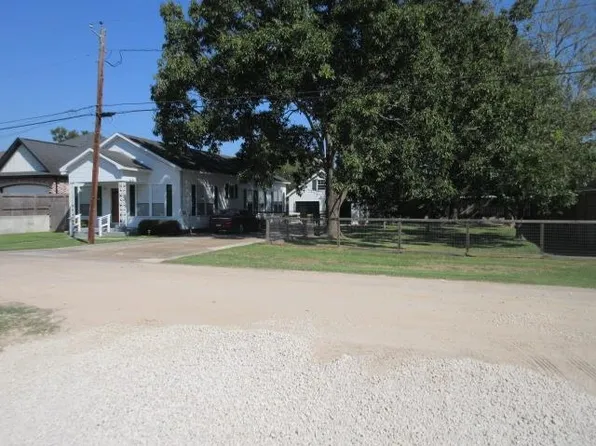 470 W Hooks St, Sour Lake, TX 77659