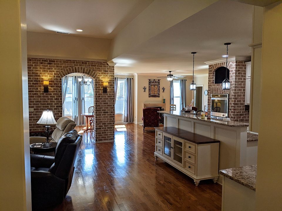 1st image of 125 Sedona Woods Trl