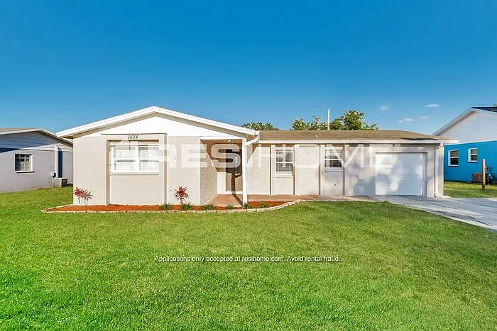 1624 Dolphin Dr — Photo 2