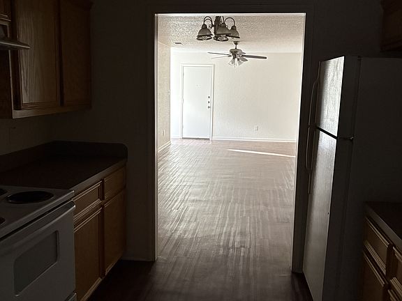 5th image of 911 Rosewood Dr APT B