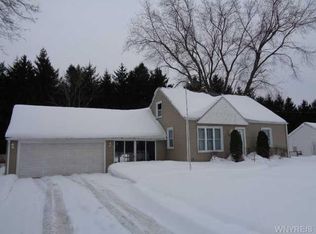 6292 Dorchester Rd, Lockport, NY 14094