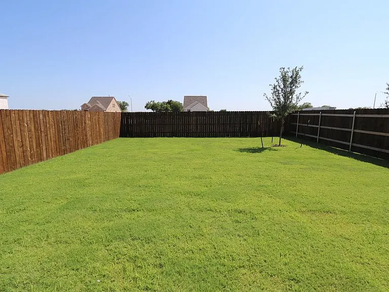 1607 Alana Falls Ave — Photo 13