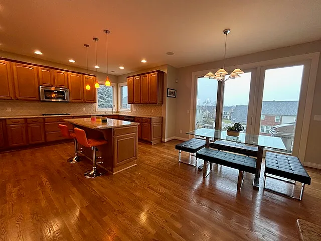 4 bed, 4052 sqft, $7,500 — Photo 2