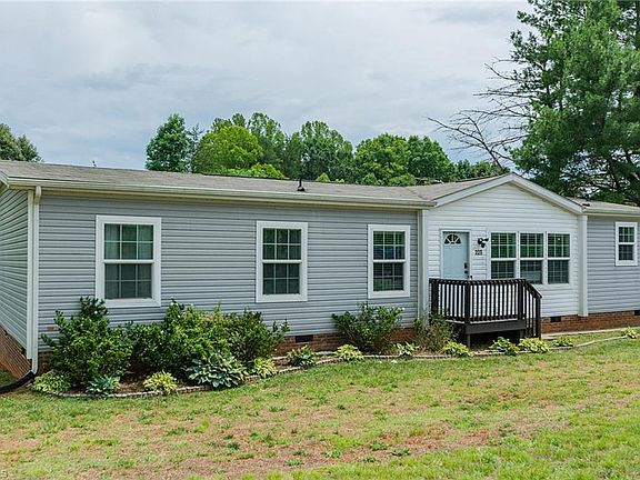 3rd image of 220 Bluejay Rd