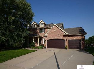 19522 Cedar Cir, Omaha, NE 68130