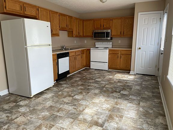 4th image of 1001-1003 Amanda Dr