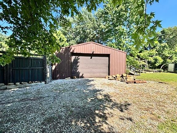 2nd image of 75 Stringer Rd