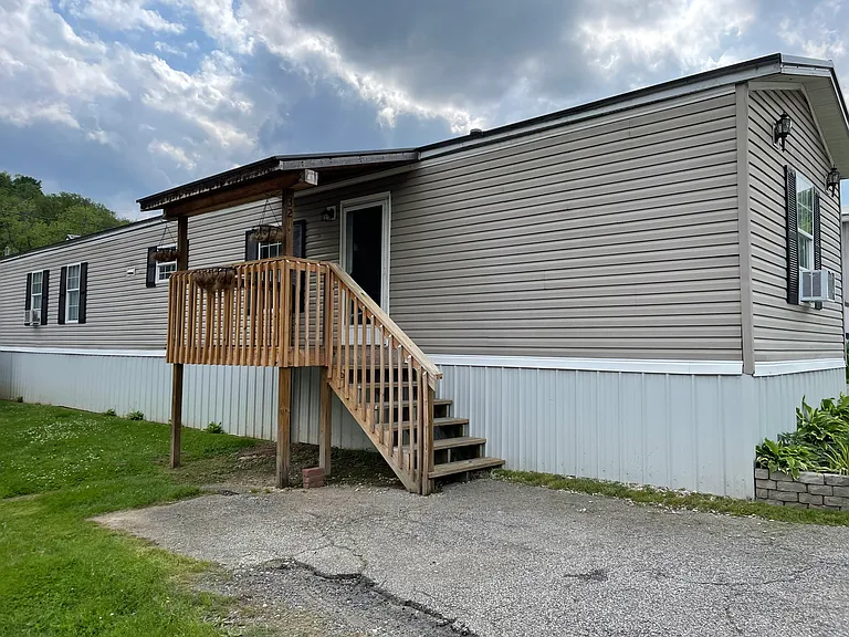 32 Otter Ln — Photo 2