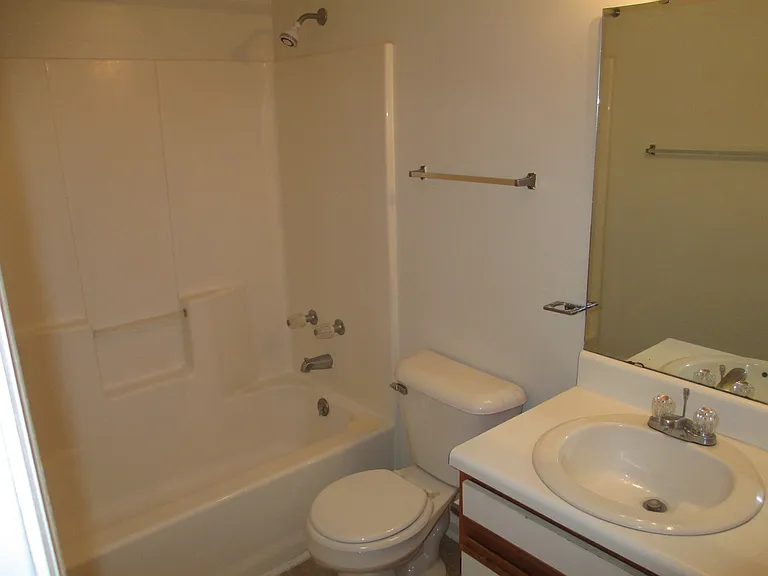 49 Mare Ct #F — Photo 6