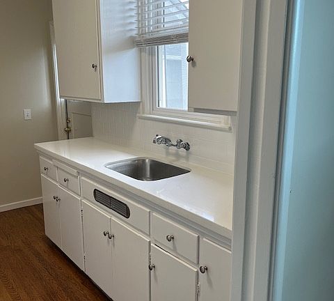 3rd image of 1211 S B St APT 4
