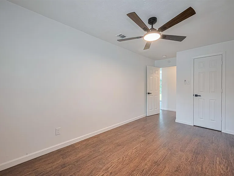 2112 Walnut Ln — Photo 16