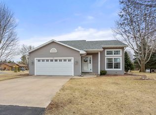 N1418 Highgreen Dr, Greenville, WI 54942
