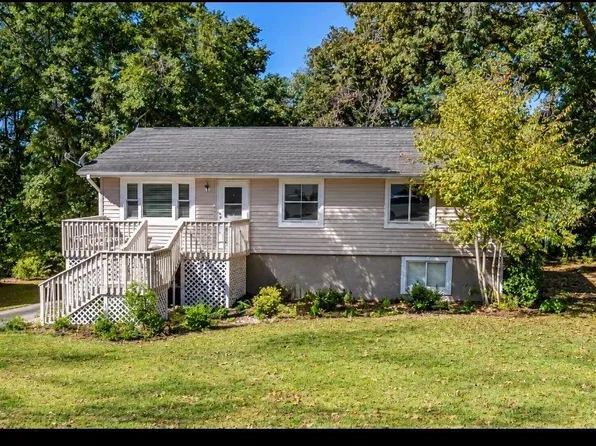 104 Laurensview Dr, Laurens, SC 29360