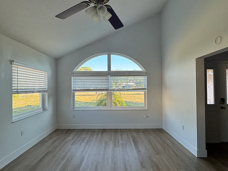 601 Shetland Cir — Photo 10