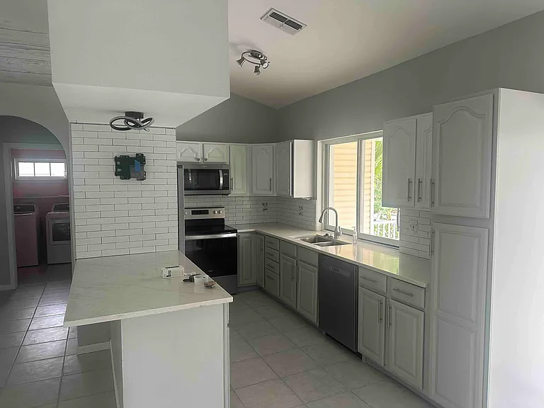3389 Lakeview Dr — Photo 6