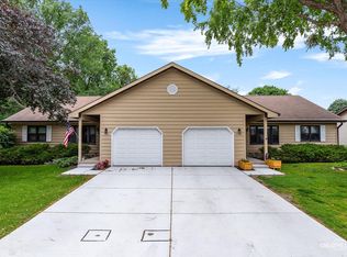 1923-25 Monday Dr, Elgin, IL 60123