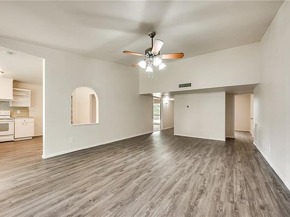 4th image of 1529 Camelia Dr
