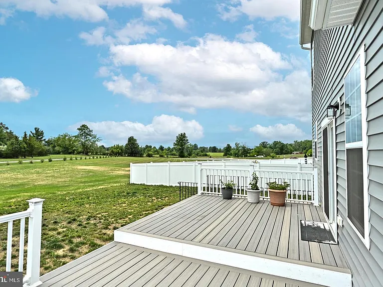 106 Alliance Ct — Photo 16