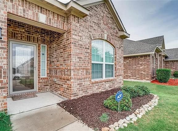 3rd image of 711 Shady Meadow Ln