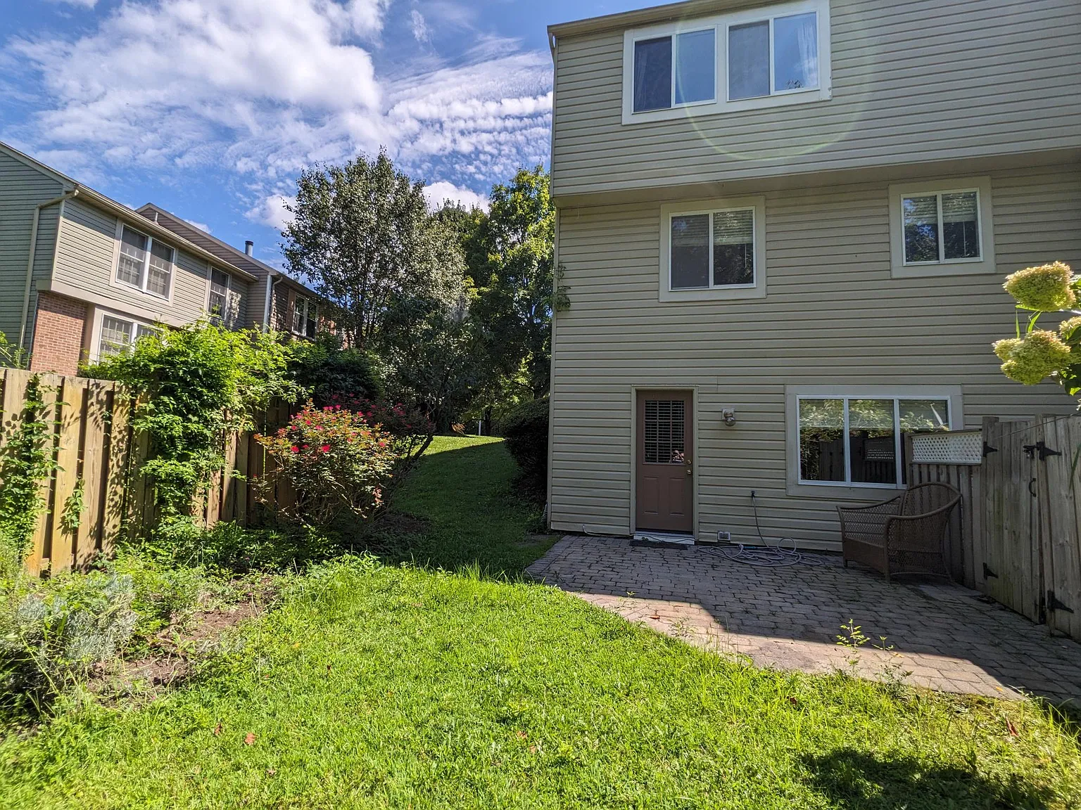 3 bed, 2055 sqft, $2,750 — Photo 4