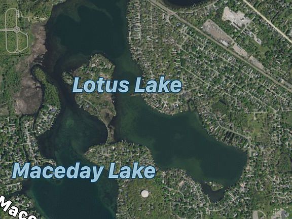 Less than 5 min walk to lake