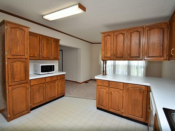 5th image of 812 Oakbrook Dr