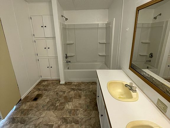 5th image of 560 Pine St