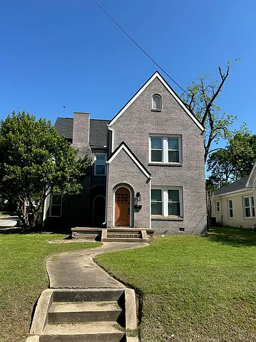 831 W Houston St Photo 1