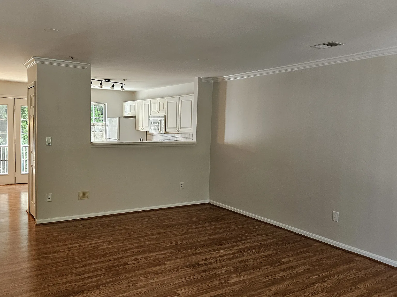2 bed, 2.5 bath, 1204 sqft, $2,500 — Photo 3