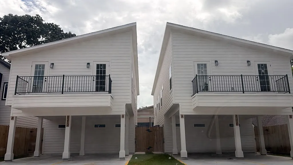 3 bed, 2.5 bath, 1500 sqft, $1,900 — Photo 1
