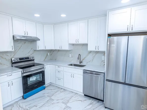 712A Delair Rd, Monroe Township, NJ 08831