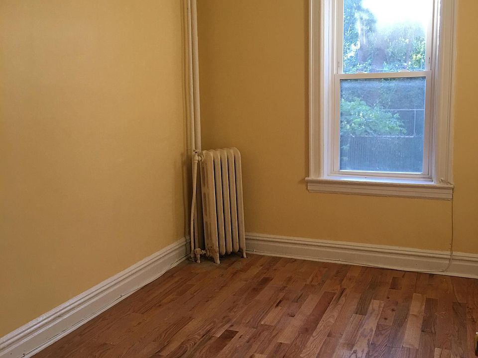 2nd image of 969 Summit Ave