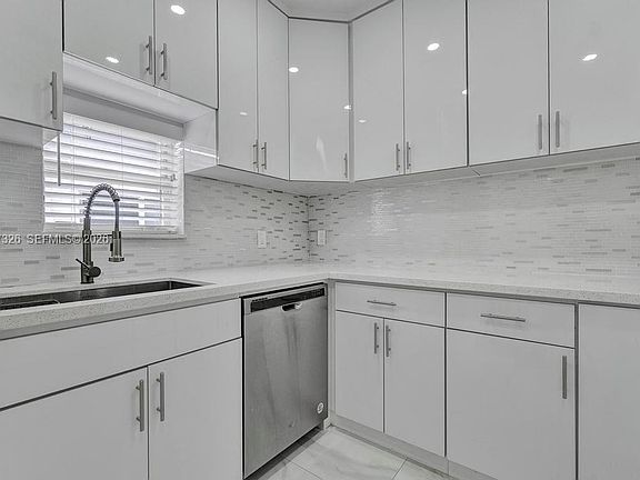 4th image of 6471 SW 27th St