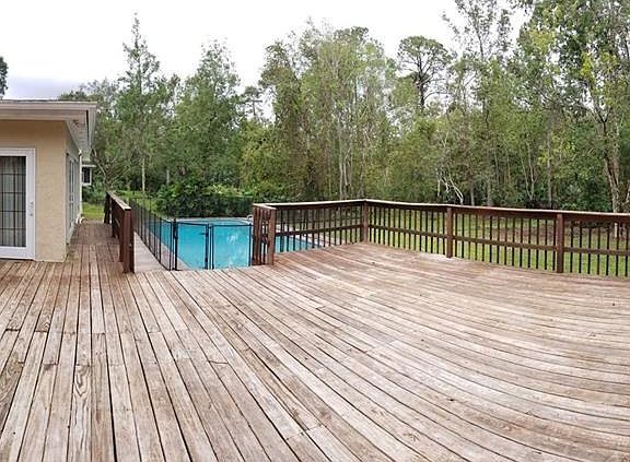 3rd image of 302 Magnolia Oak Dr