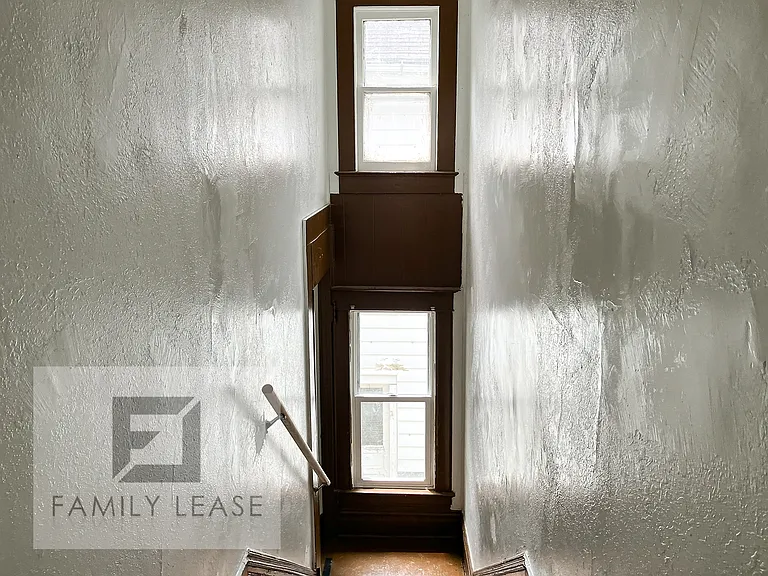 1613 N Edward St — Photo 20