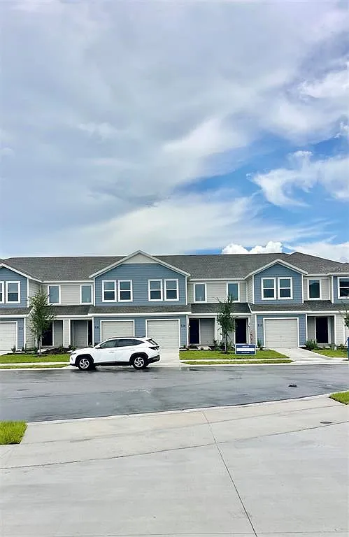 3 bed, 2.5 bath, 1386 sqft, $2,000 — Photo 2