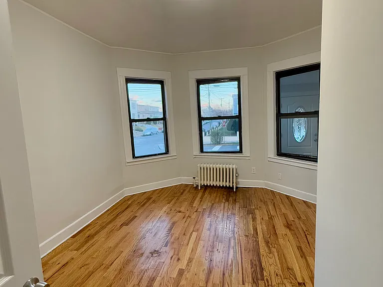 492 E 26th St #1 — Photo 7