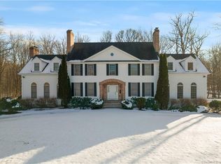 1 Crystal Ter, Woodbridge, CT 06525