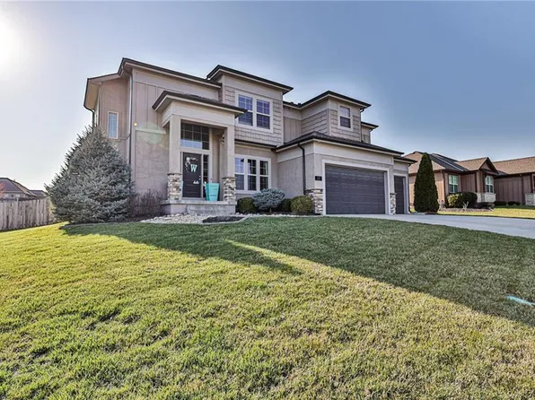 1582 Woodland Rd, Greenwood, MO 64034