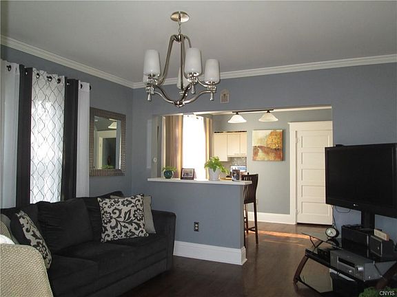 3rd image of 30 Tracey St