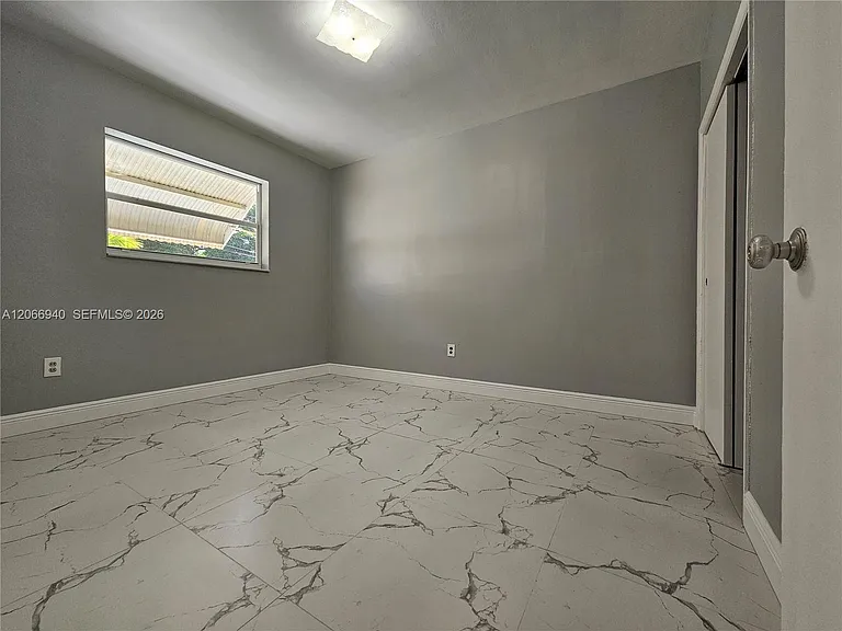 1929 NE 176th St — Photo 13