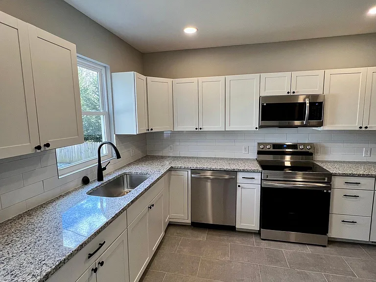 4627 N College Ave — Photo 7