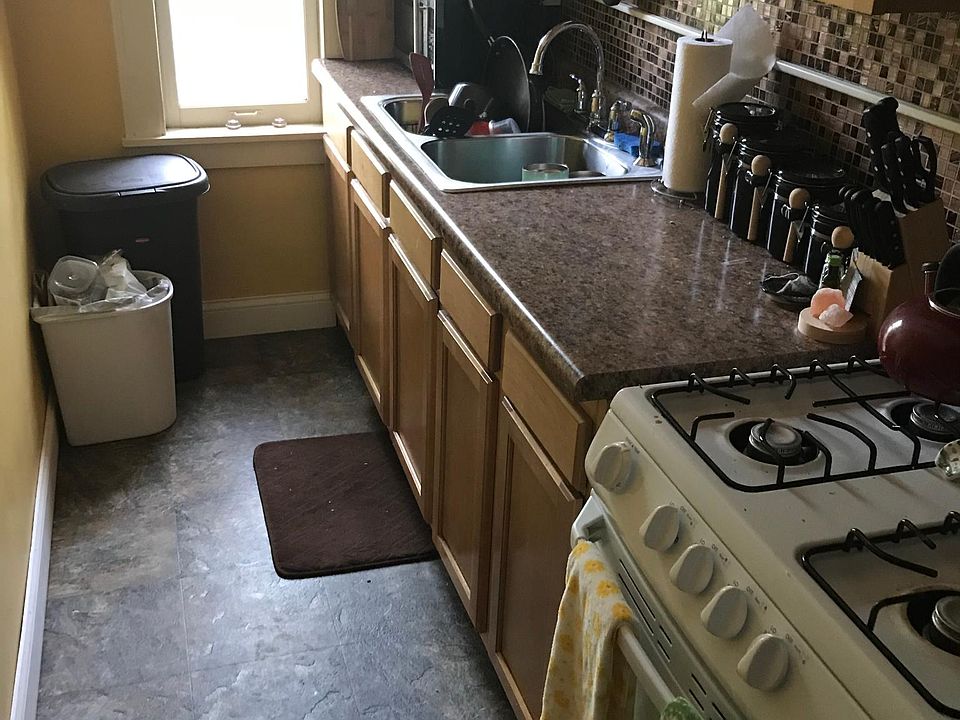 1st image of 707 University Ave SE #305