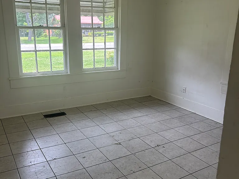 3325 Forrest Ave — Photo 5