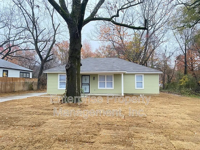 4 bed, 2.0 bath, 1650 sqft, $1,295 — Photo 2