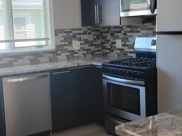 15-17 Fairview Ave #1 — Photo 3