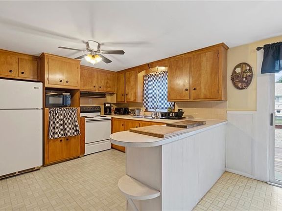 3rd image of 134 Louisiana Ave