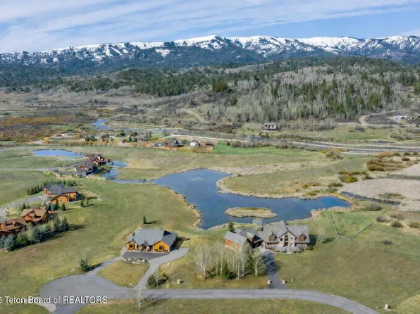 268 Willow Lake Dr, Etna, WY 83128