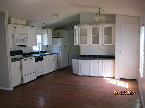 5th image of 371 Russell Ave